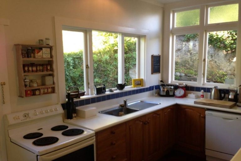 Photo of property in 15 Palliser Road, Roseneath, Wellington, 6011