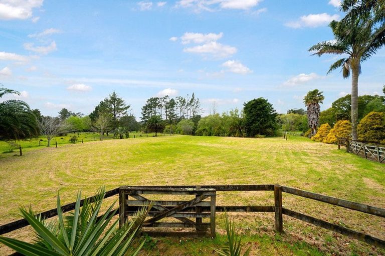 Photo of property in 112 Motu Road, Kumeu, 0891