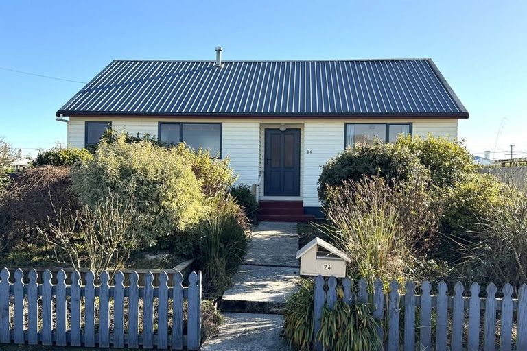 Photo of property in 24 Lanark Street, Balclutha, 9230