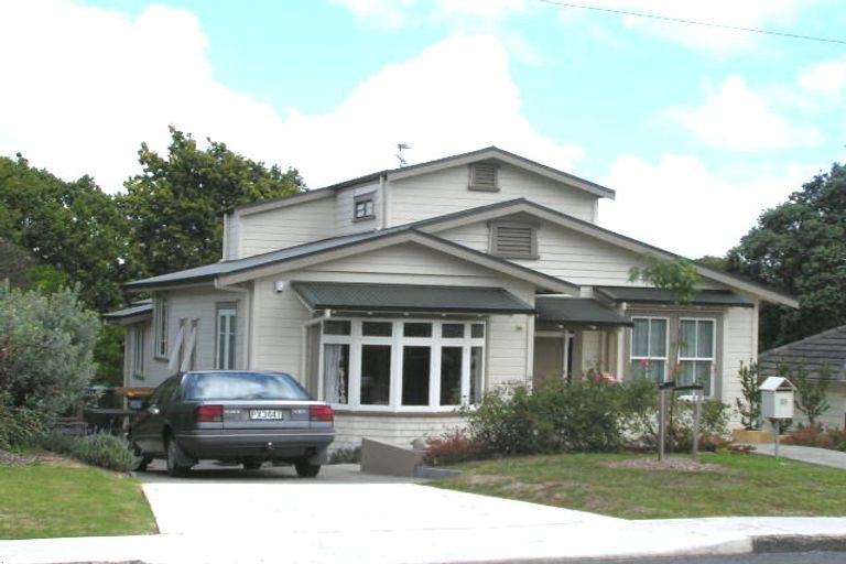 Photo of property in 19 Belle Vue Avenue, Northcote Point, Auckland, 0627