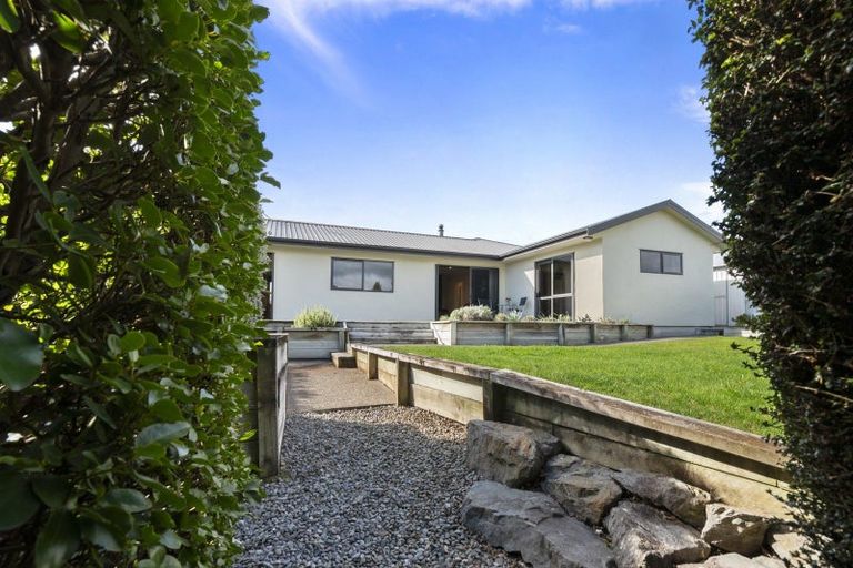 Photo of property in 11 Silkwood Place, Fitzherbert, Palmerston North, 4410