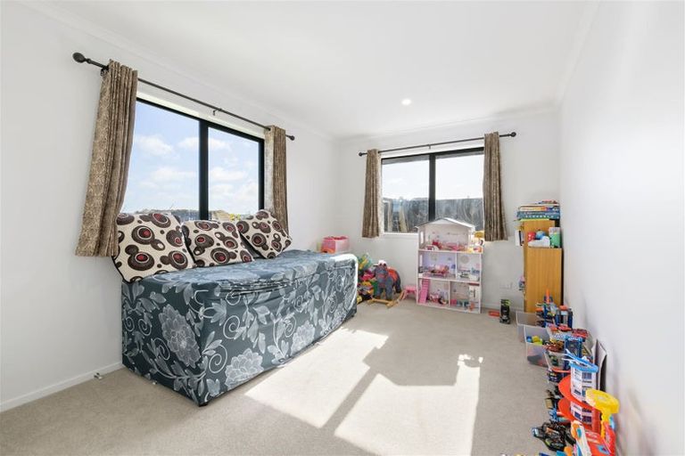 Photo of property in 18 Kimbolton Street, Rototuna North, Hamilton, 3210