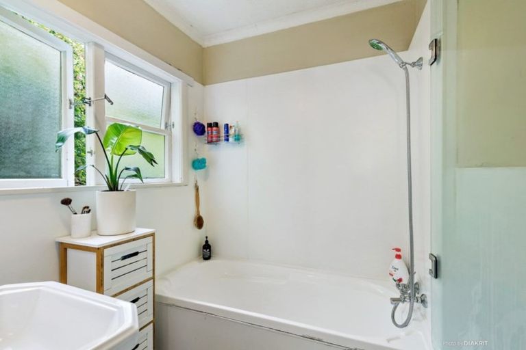 Photo of property in 51 Chesterton Street, Johnsonville, Wellington, 6037