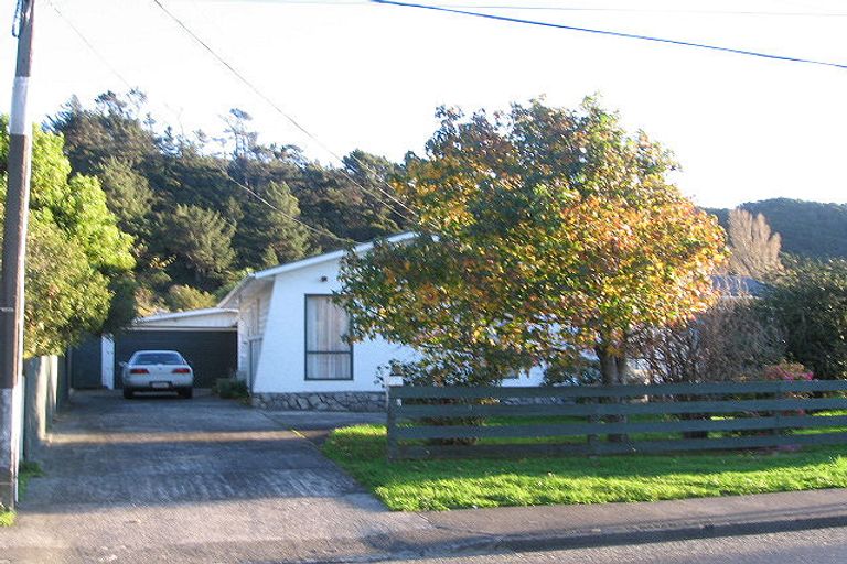 Photo of property in 3 Totara Street, Wainuiomata, Lower Hutt, 5014