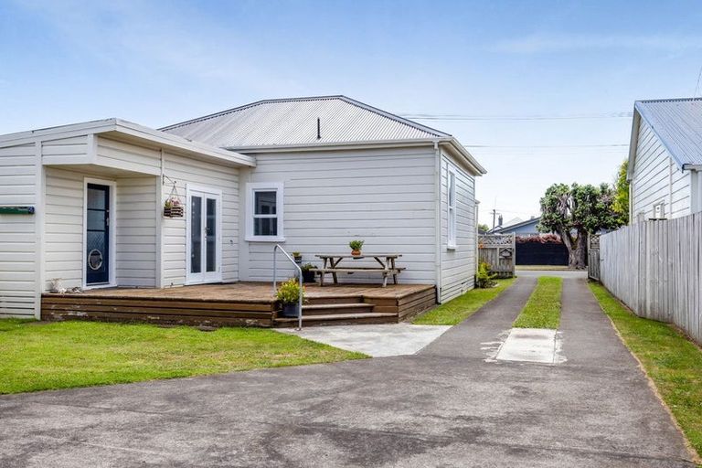 Photo of property in 22 Milmoe Street, Hawera, 4610