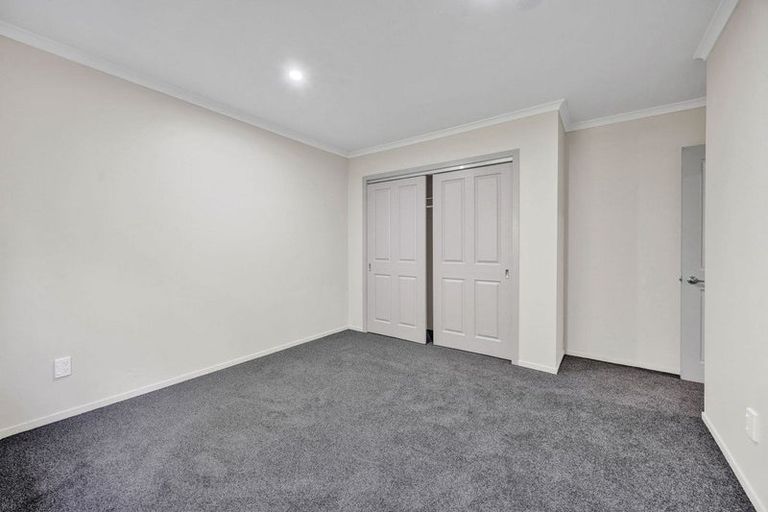 Photo of property in 8 County Drive, Hawera, 4610