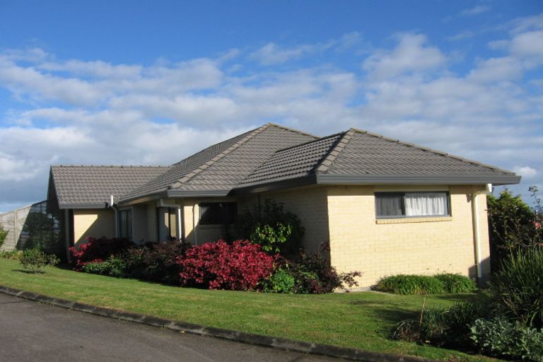 Photo of property in 38 Ewhurst Place, Goodwood Heights, Auckland, 2105