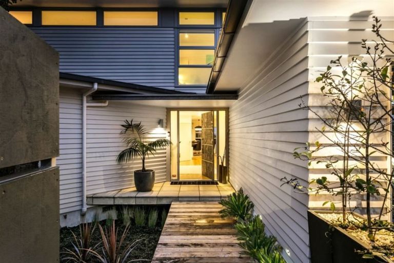 Photo of property in 107 Hinemoa Street, Birkenhead, Auckland, 0626