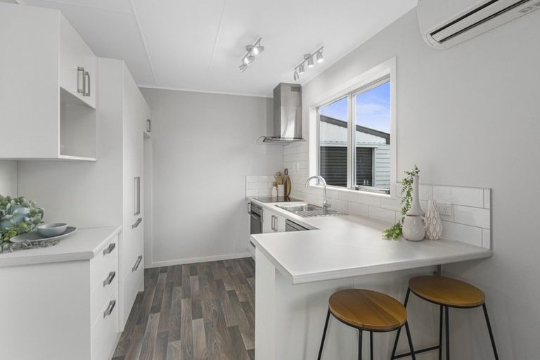 Photo of property in 112 Ryder Crescent, Levin, 5510