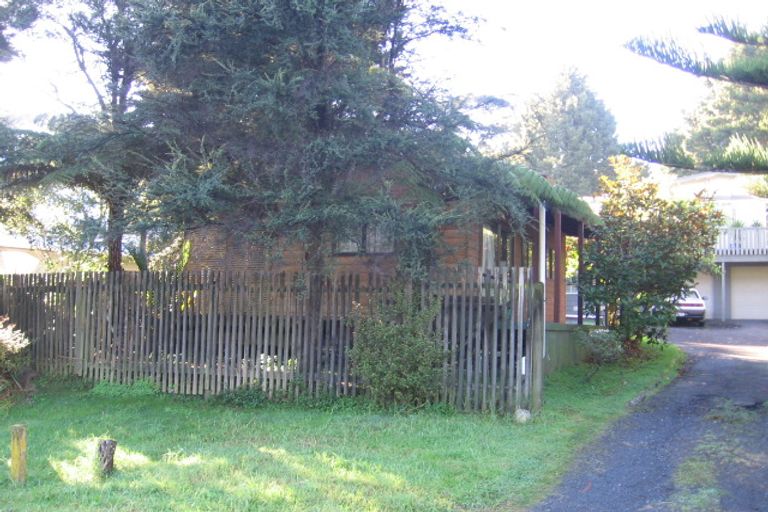 Photo of property in 10 Karen Road, Laingholm, Auckland, 0604