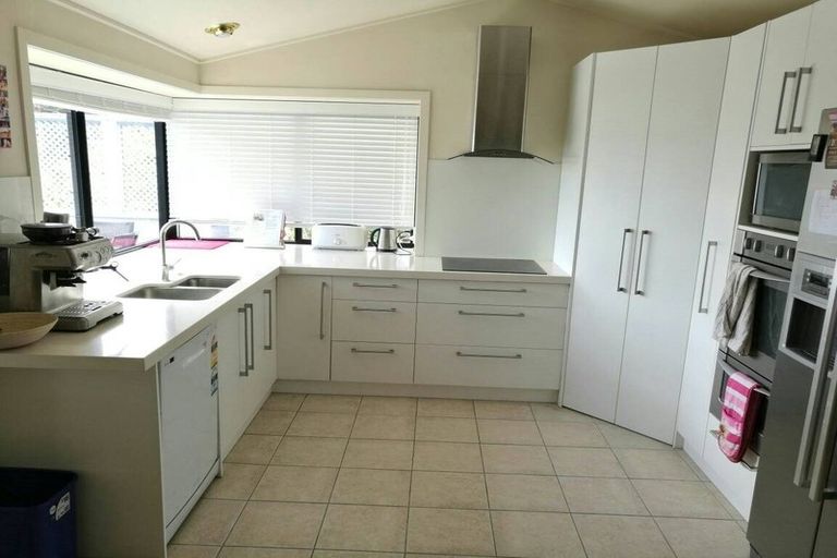Photo of property in 2/33 Argo Drive, Half Moon Bay, Auckland, 2012