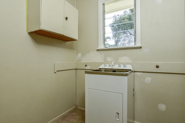 Photo of property in 83 Farquhar Road, Glendene, Auckland, 0602