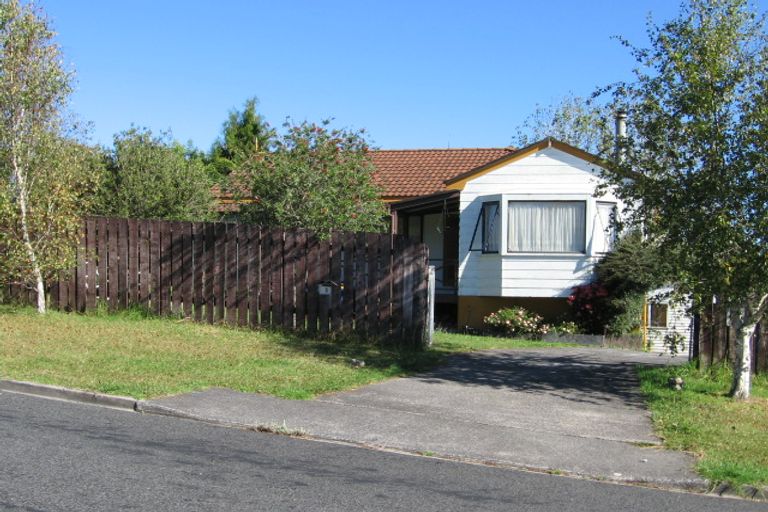 Photo of property in 9 Pahi Place, West Harbour, Auckland, 0618