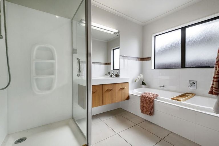 Photo of property in 94 Oakway Drive, Schnapper Rock, Auckland, 0632