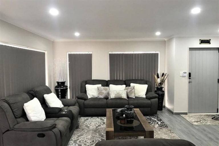 Photo of property in 77a Puhinui Road, Papatoetoe, Auckland, 2104