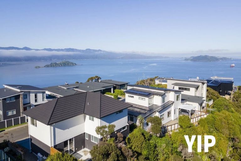 Photo of property in 10 Cromwell Point, Newlands, Wellington, 6037
