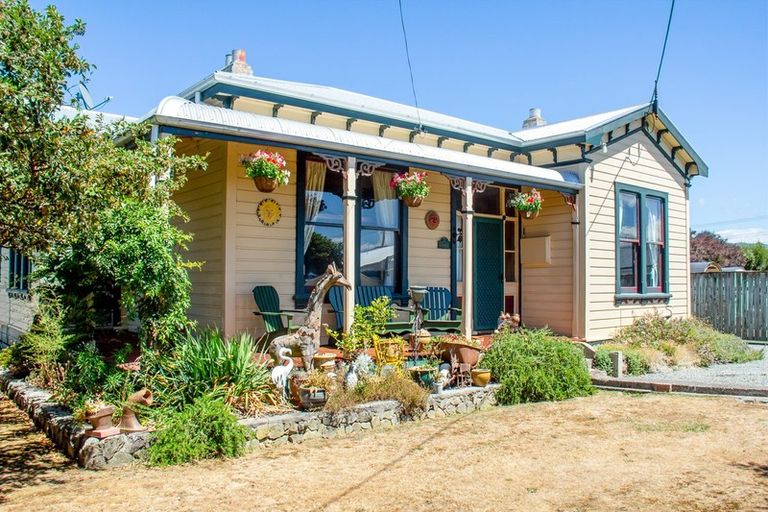 Photo of property in 43 Rhodes Street, Carterton, 5713