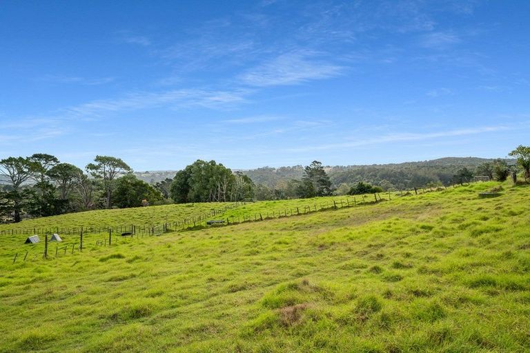 Photo of property in 380 Paremoremo Road, Paremoremo, Auckland, 0632