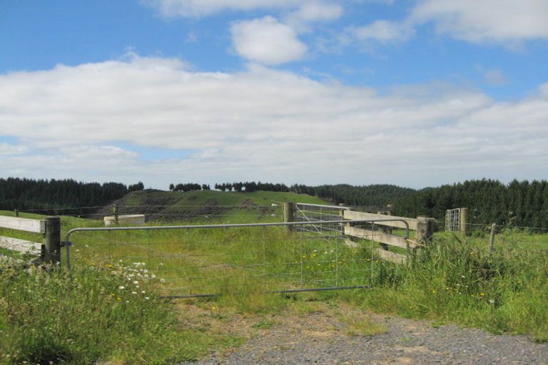 Photo of property in 62 Medhurst Road North, Bombay, 2675