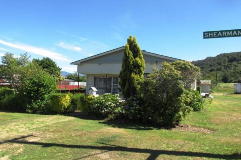 Photo of property in 2 Shearman Street, Reefton, 7830