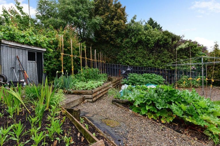 Photo of property in 92 Poaka Avenue, Dinsdale, Hamilton, 3204