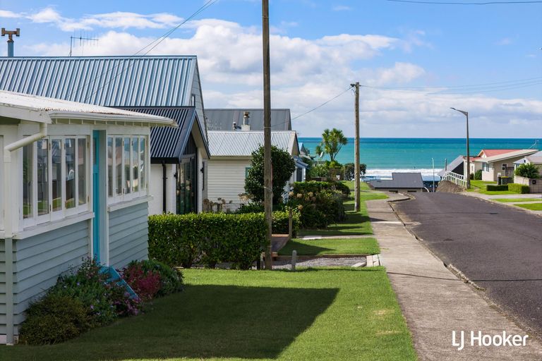 Photo of property in 6 Pacific Road, Waihi Beach, 3611