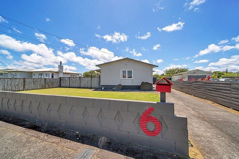 Photo of property in 6 Pacey Avenue, Hawera, 4610