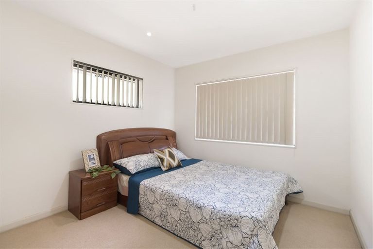 Photo of property in 17 Semillon Avenue, Henderson, Auckland, 0612