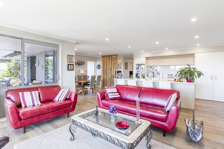 Photo of property in 16 Ruth Craig Place, Stanmore Bay, Whangaparaoa, 0932