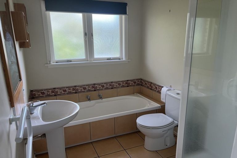 Photo of property in 112 Harbour View Road, Omokoroa, 3114