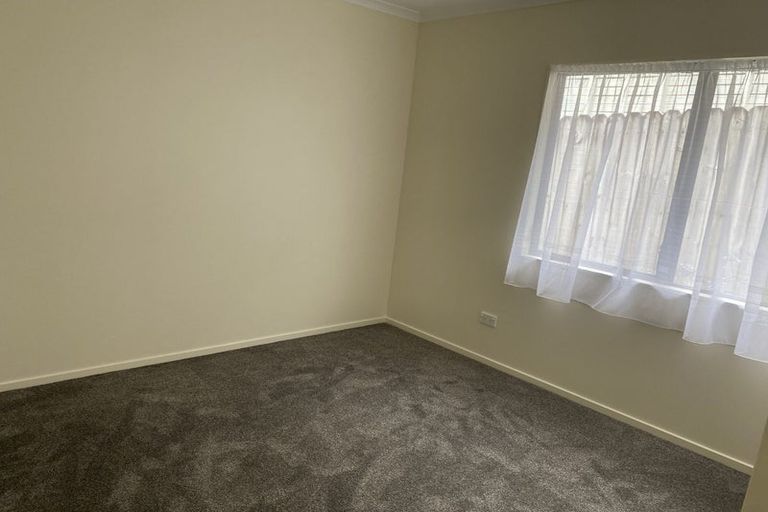 Photo of property in 40 Sunvista Avenue, Oteha, Auckland, 0632