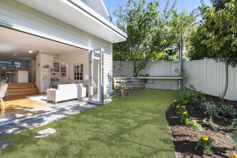 Photo of property in 42 Harley Close, Hauraki, Auckland, 0622