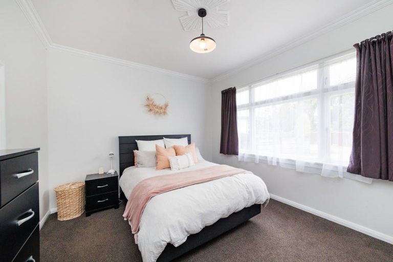 Photo of property in 13 Featherston Street, Takaro, Palmerston North, 4412