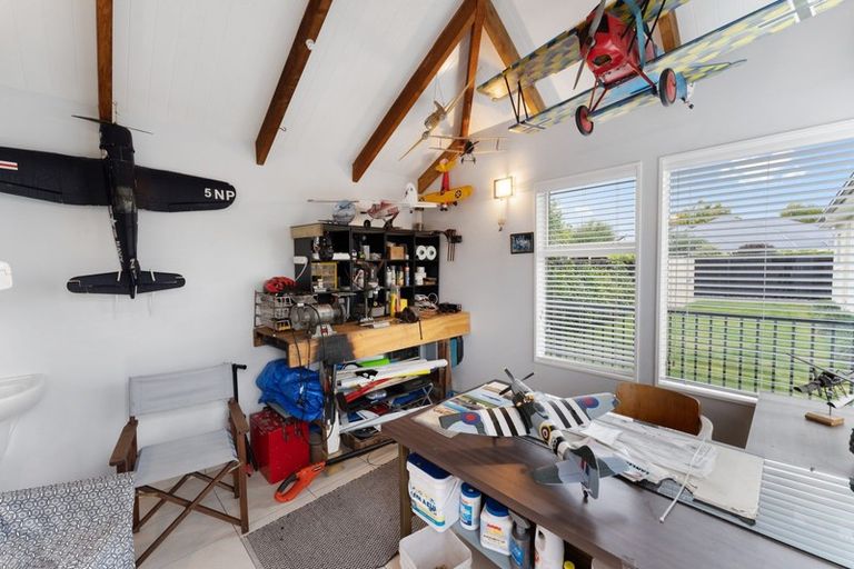 Photo of property in 12 Willowview Drive, Redwood, Christchurch, 8051