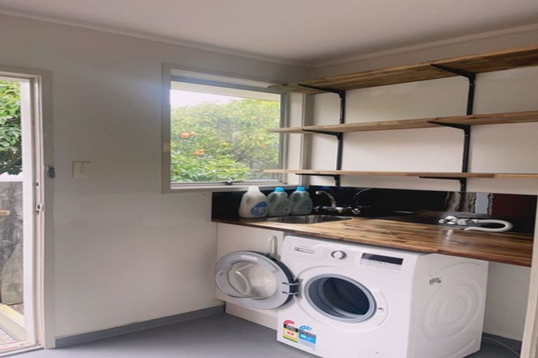 Photo of property in 3 Shale Avenue, Massey, Auckland, 0614