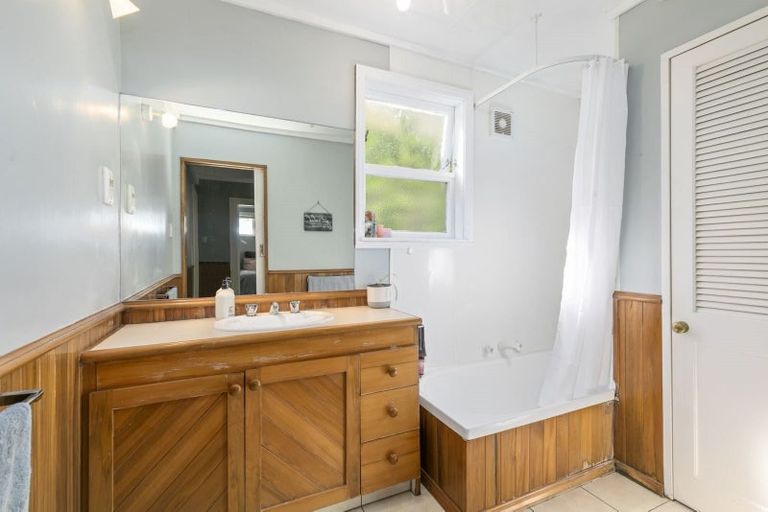 Photo of property in 69 Muritai Road, Eastbourne, Lower Hutt, 5013