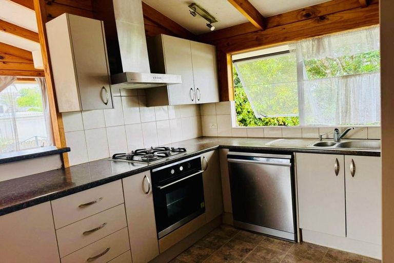 Photo of property in 28a Sandgate Avenue, Botany Downs, Auckland, 2010