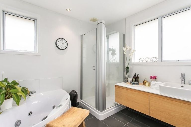 Photo of property in 2 Bullock Place, Ilam, Christchurch, 8041