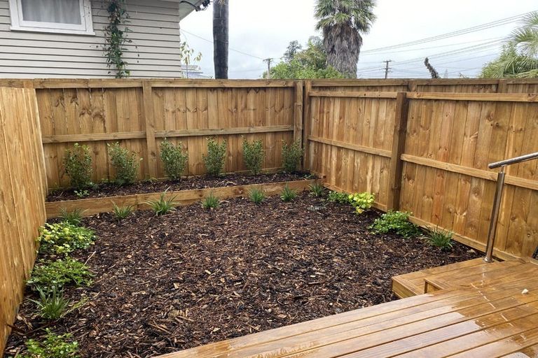 Photo of property in 27 Paetai Lane, Te Atatu Peninsula, Auckland, 0610