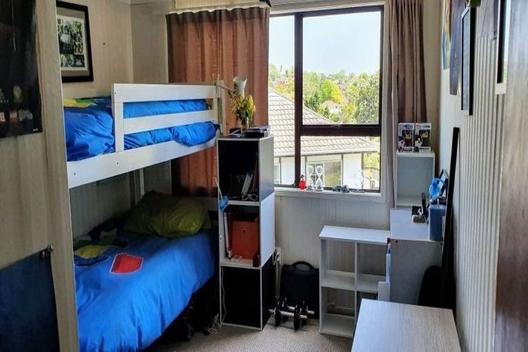 Photo of property in 2/15 Louise Place, Browns Bay, Auckland, 0630