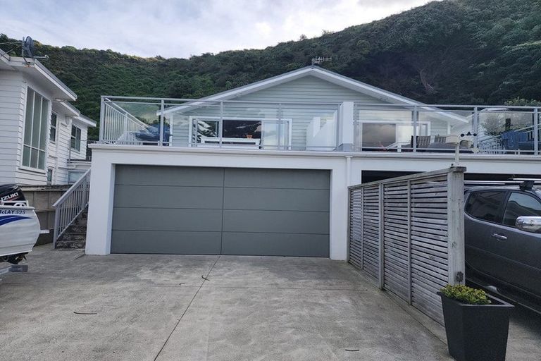 Photo of property in 184 Breaker Bay Road, Breaker Bay, Wellington, 6022