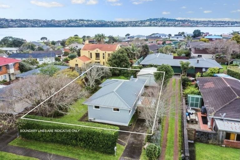 Photo of property in 63 Muir Avenue, Mangere Bridge, Auckland, 2022