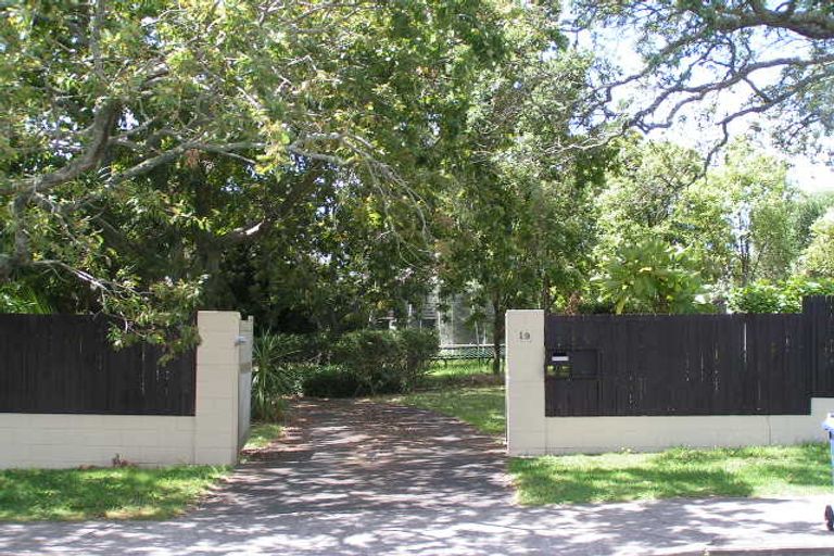 Photo of property in 19 Clifton Road, Hauraki, Auckland, 0622