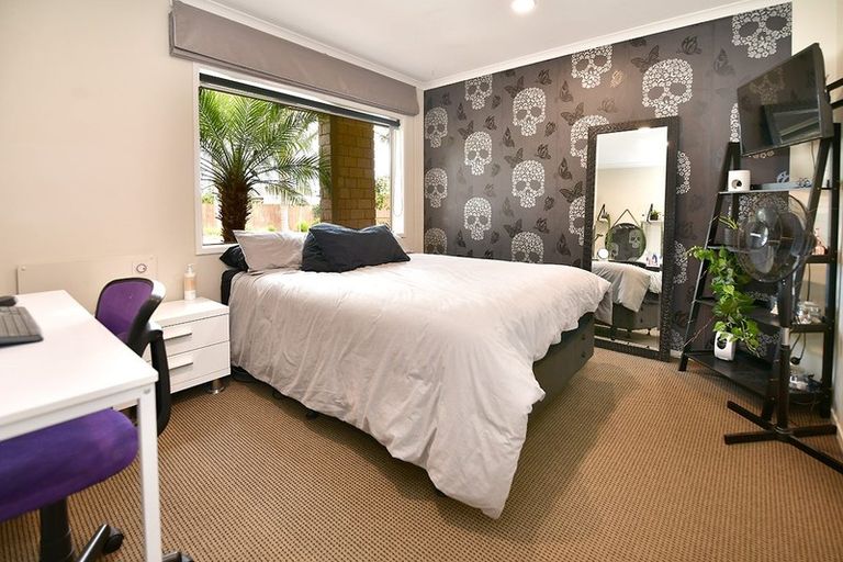 Photo of property in 6 Raabia Close, Parakai, 0830