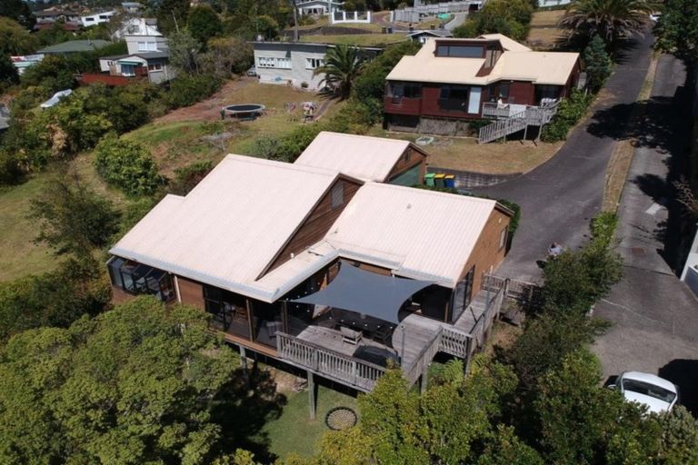 Photo of property in 2/24 Nigel Road, Browns Bay, Auckland, 0630