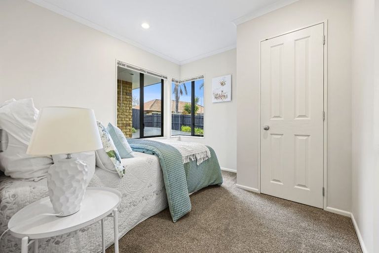 Photo of property in 25 Dairyland Drive, East Tamaki Heights, Auckland, 2016