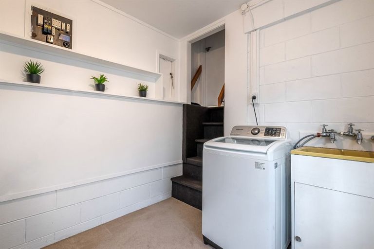 Photo of property in 1/290 Glenfield Road, Glenfield, Auckland, 0629