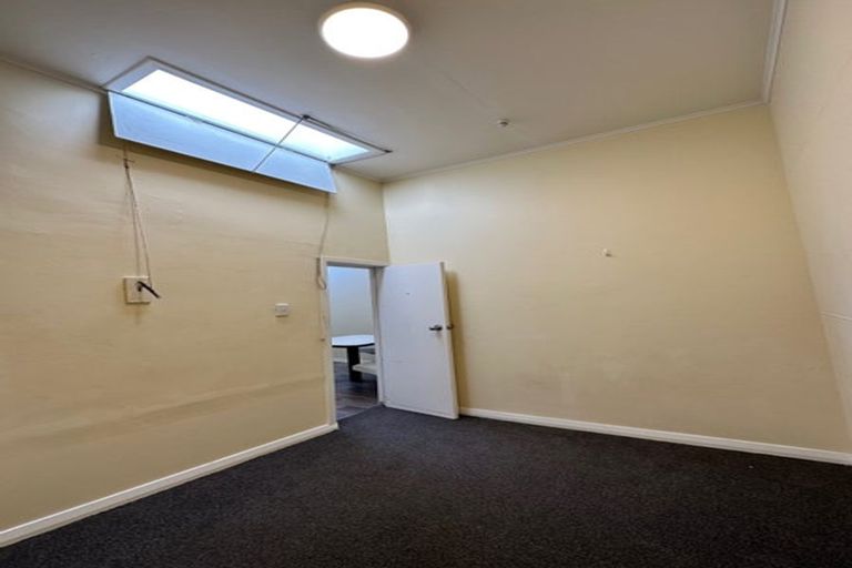 Photo of property in 140 Tasman Street, Mount Cook, Wellington, 6021