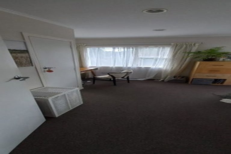Photo of property in 1/18 Limmer Place, Browns Bay, Auckland, 0632