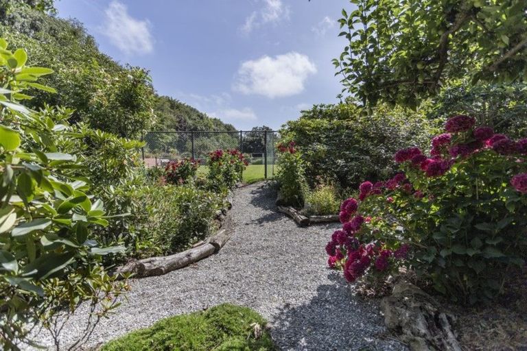 Photo of property in 42 Awamoa Road, Holmes Hill, Oamaru, 9401